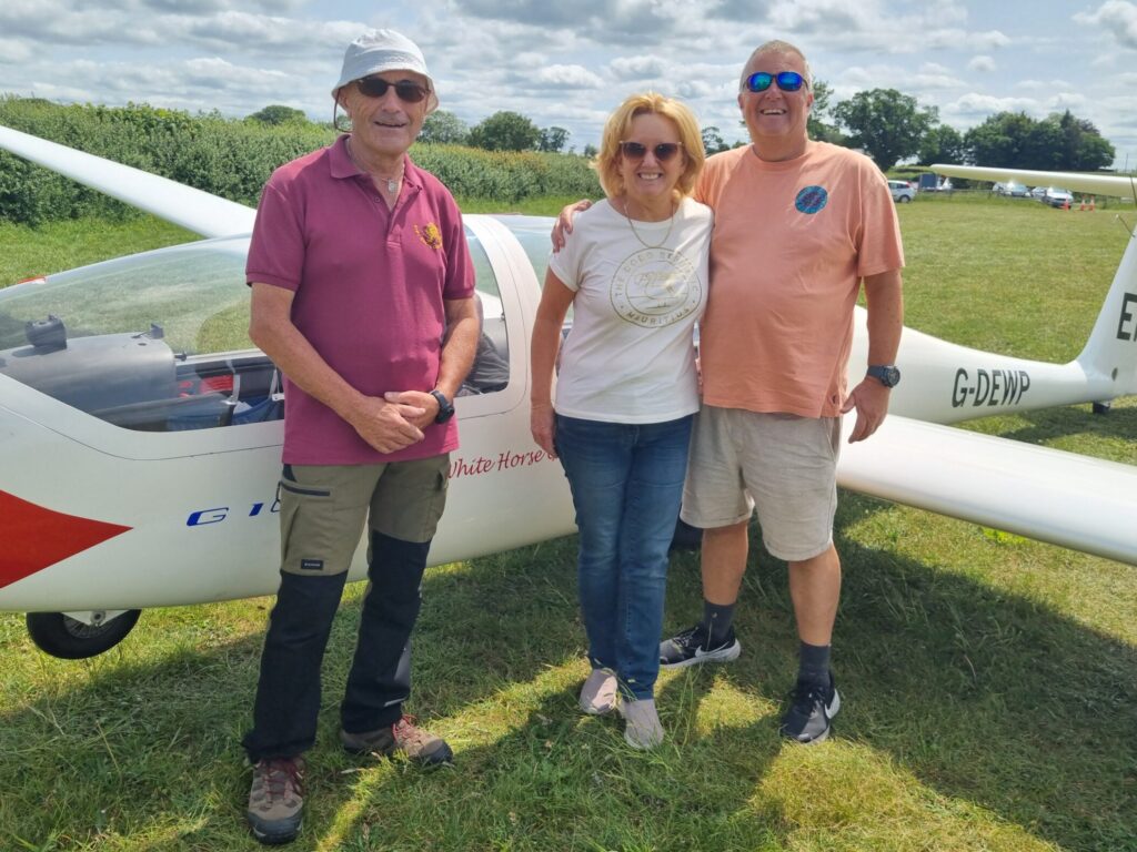 Introductory Flyers Over The Weekend 3 cheryl-and-grahame-thorndyke-introductory-flight-vowhgc