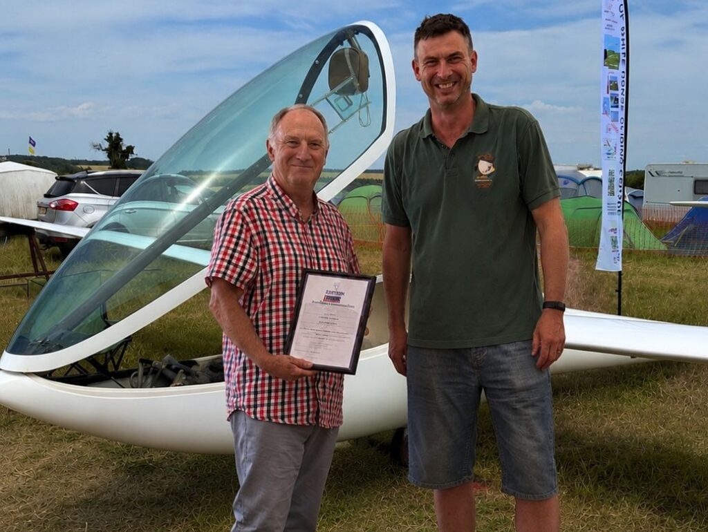 Les-receives-scout-award