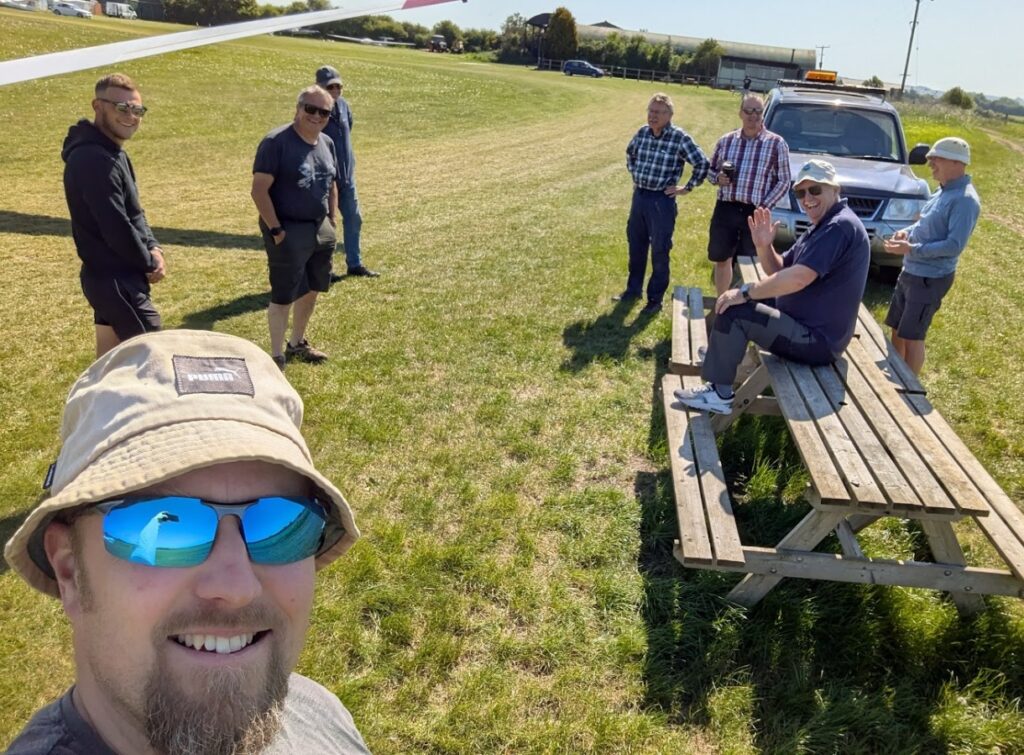 daily-briefing-ahead-of-gliding-operations-at-vale-of-white-horse-gliding-centre